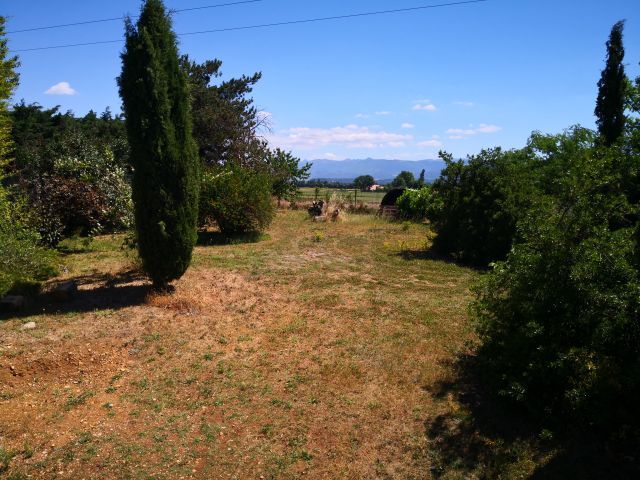 Une partie du Jardin Des Tentations, l'extérieur des gites BDSM de l'Antre Des Vices proche de Valence